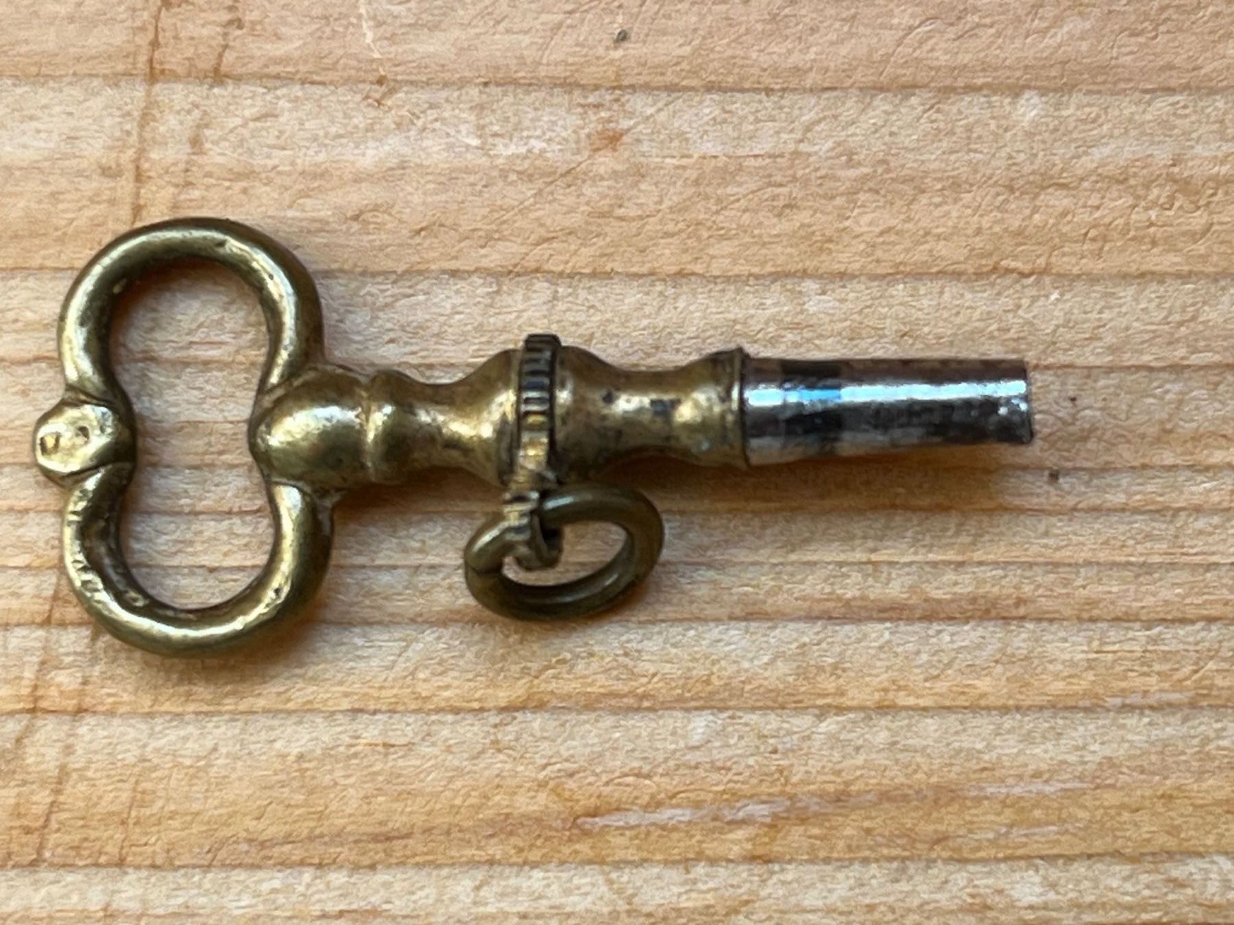 Clés: 4 alte Uhrenschlüssel – D'occasion à Flumenthal par Fetthenne 2