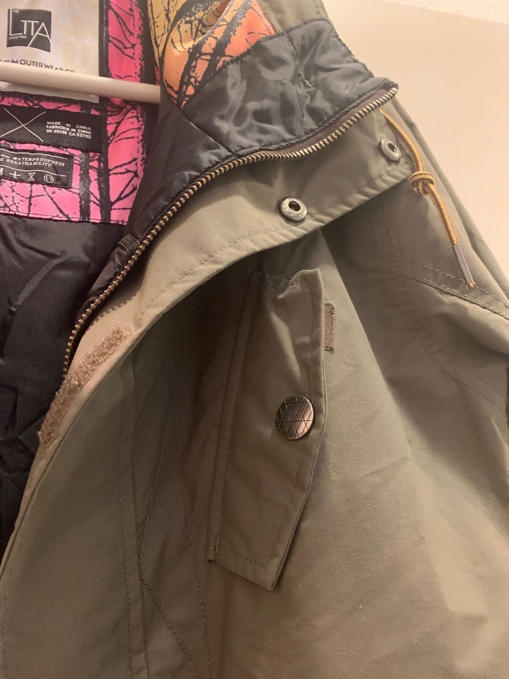 Giacche: NEU Ski/Snowboard Jacke – Nuovo e nell'imballaggio originale da Basel venduto da AVLiving 2