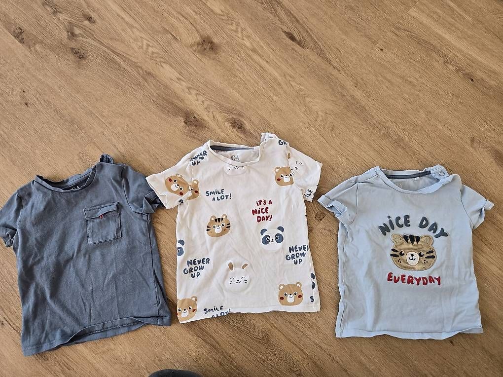 Lotti & Set di vestiti: 3 T Shirts Gr. 80 C&A – Usato da Algetshausen venduto da Martina89 1