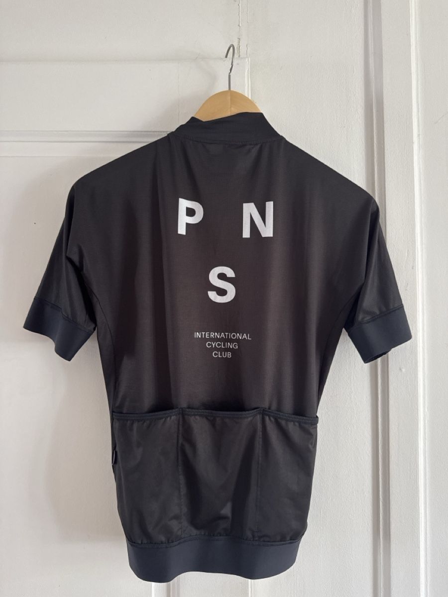 Pas Normal Studios Leibchen & Hosen: Pas Normal Studios Jersey – Gebraucht aus Diesse von second_life 1