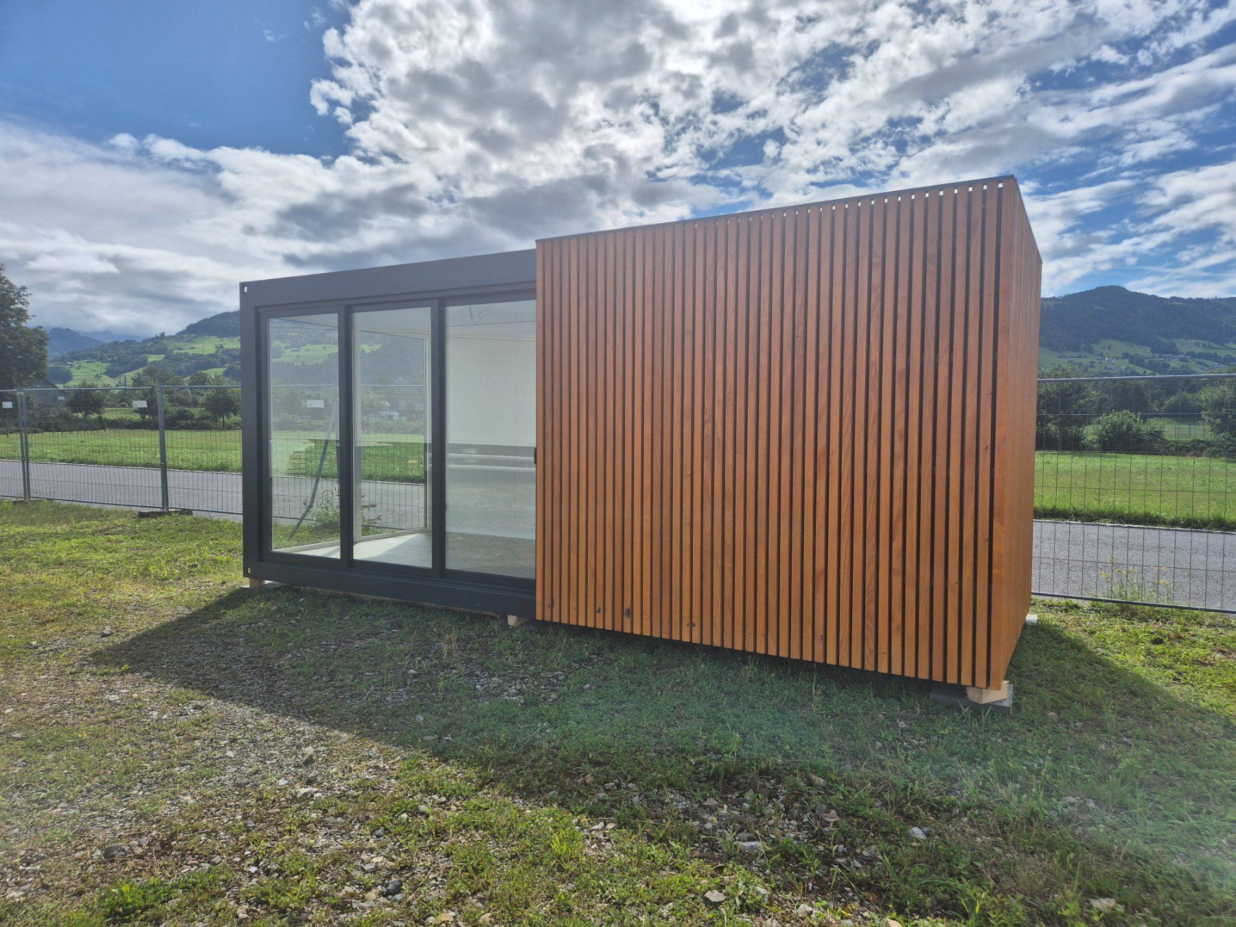 Contenitori edile: Container, Bürocontainer, Gartenhaus, Modul, Showroom – Nuovo (secondo la descrizione) da Galgenen venduto da contdeluxe