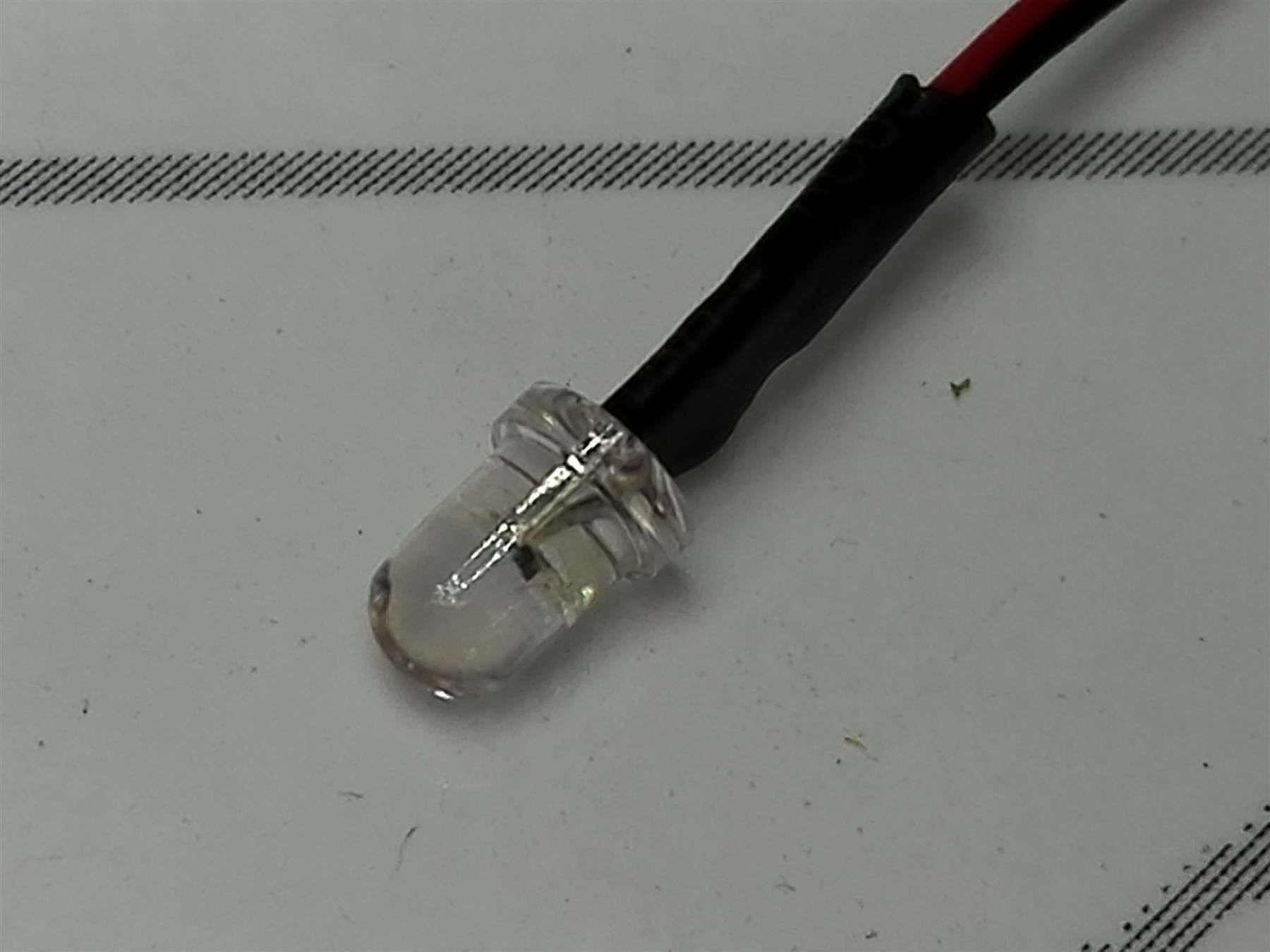 Componenti elettronici: Flacker-LED klar/gelb 3mm 12V verkabelt – Nuovo (secondo la descrizione) da Luzern venduto da Salefactory 1