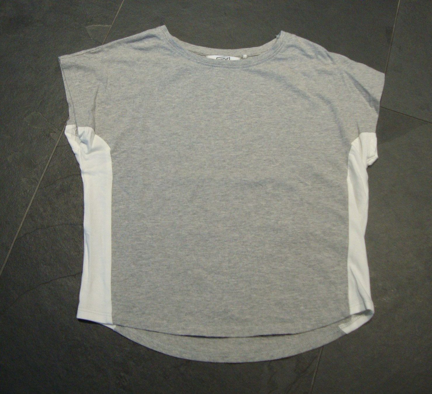 Camicie, T-shirt & Polo: ++ T-Shirt in grau ++ Gr. 116 ++ – Usato da Chur venduto da aladin_04