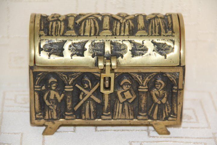 Coffres: Antique  coffret en bronze . – D'occasion à Praz (Vully) par pikuluka1
