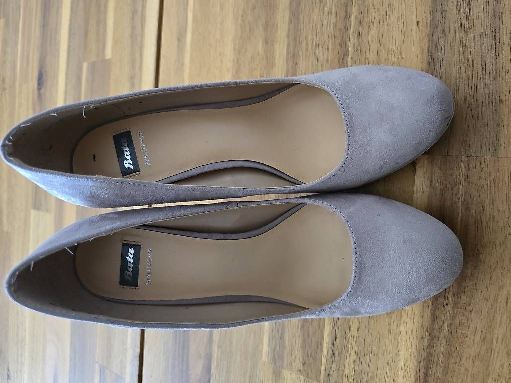 Scarpe da donna: Bata Wildleder Pumps Grau, Gr. 38, Herbst-Look, Top! – Usato da Reinach AG venduto da FLOSSE13 1