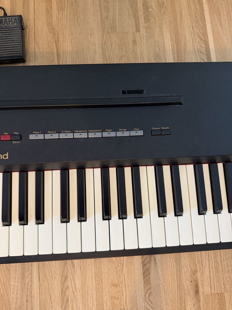 Roland Instruments de musique: Piano numérique Roland EP 75 – Défectueux à Kloten par Mumiiin 3