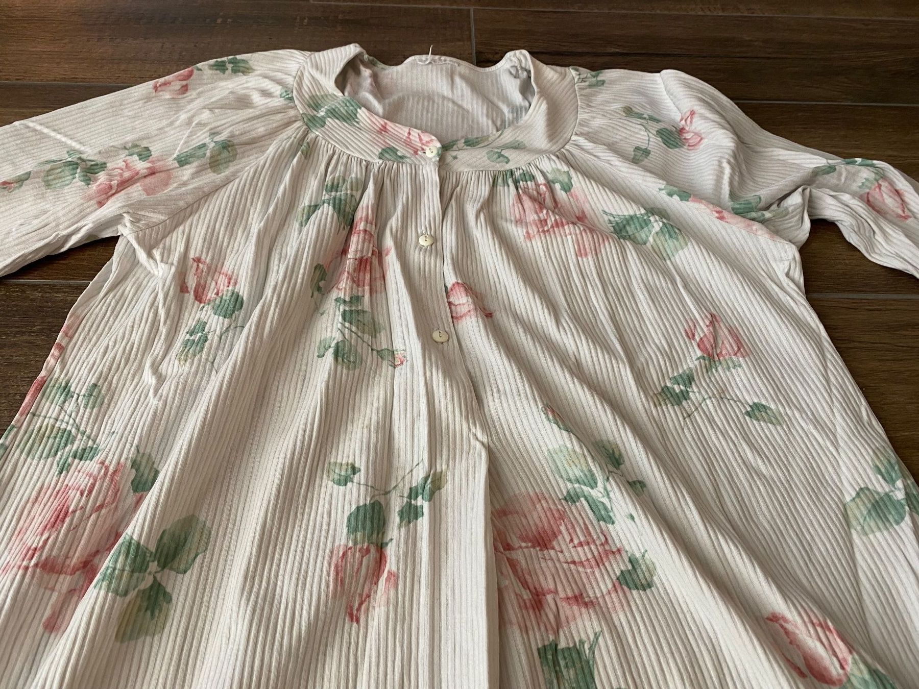 Negligees & Pigiami: Nachtthemd mit Rosen weiss Gr. 44 - 46 – Usato da Pratteln venduto da a23_j2gs 3