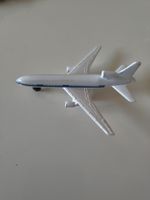 Flugzeug Modell weiss blau Metall 8 cm gebrauchter Zustand