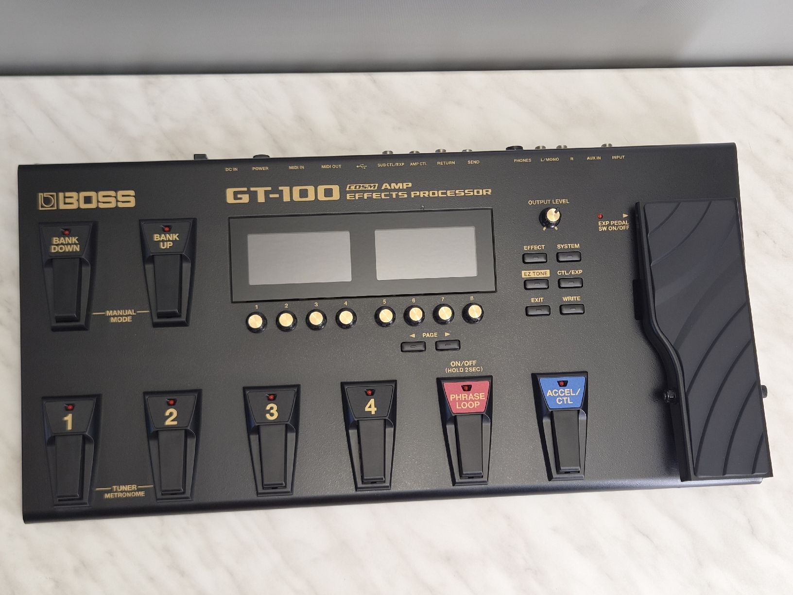 Boss Instruments de musique: Boss GT-100 COSM Amp Effects Processor Guitar Padal – D'occasion à SCHAFFHAUSEN par Atami99