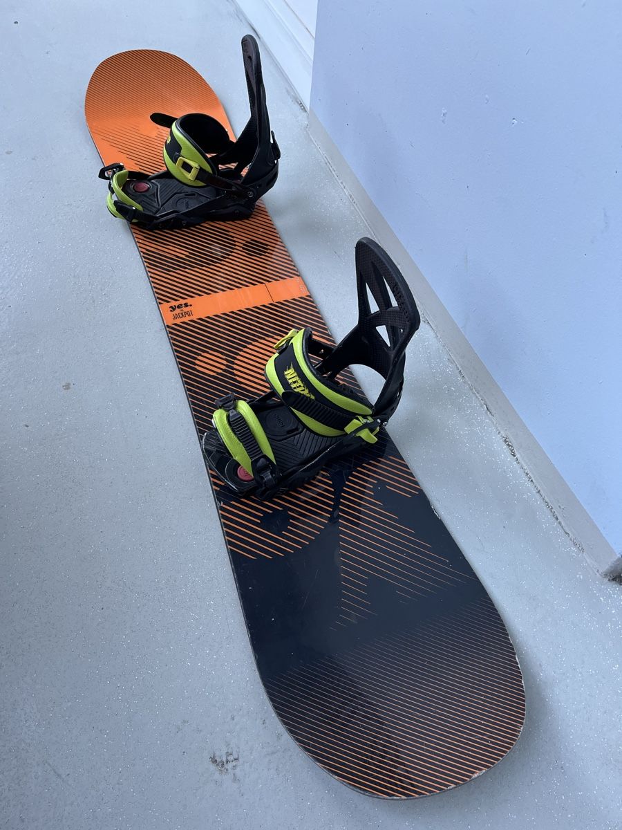 Board: Snowboard YES The Jackpot 154cm inkl. Bindung – Usato da Horgen venduto da pupcia01 1