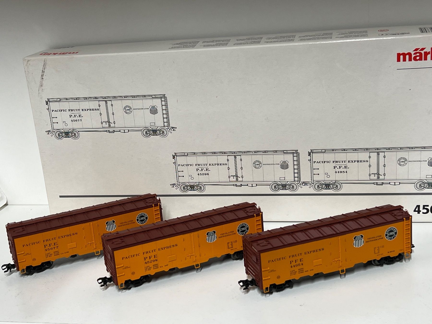 Märklin Modellini di ferrovie: Märklin 45680 Reefer Set PACIFIC FRUIT EXPRESS H0 AC – Nuovo (secondo la descrizione) da Neuenhof venduto da ludovicco