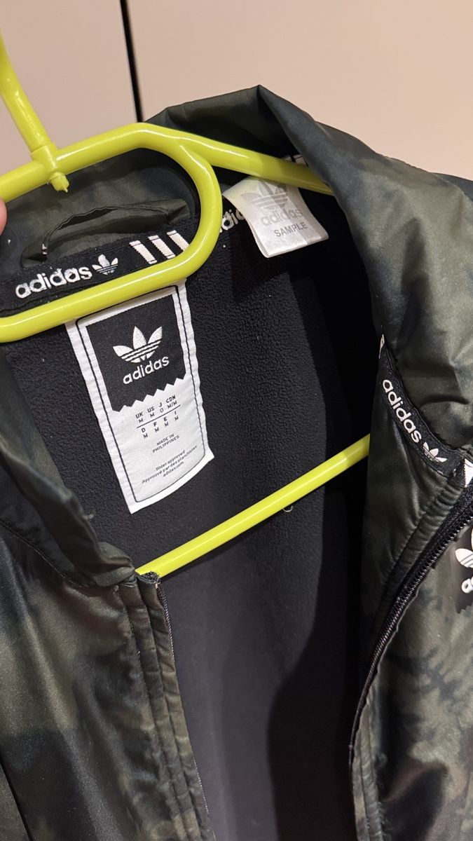 Adidas Giacche: Adidas Jacket – Usato da Grosshöchstetten venduto da 532_9cyd 8