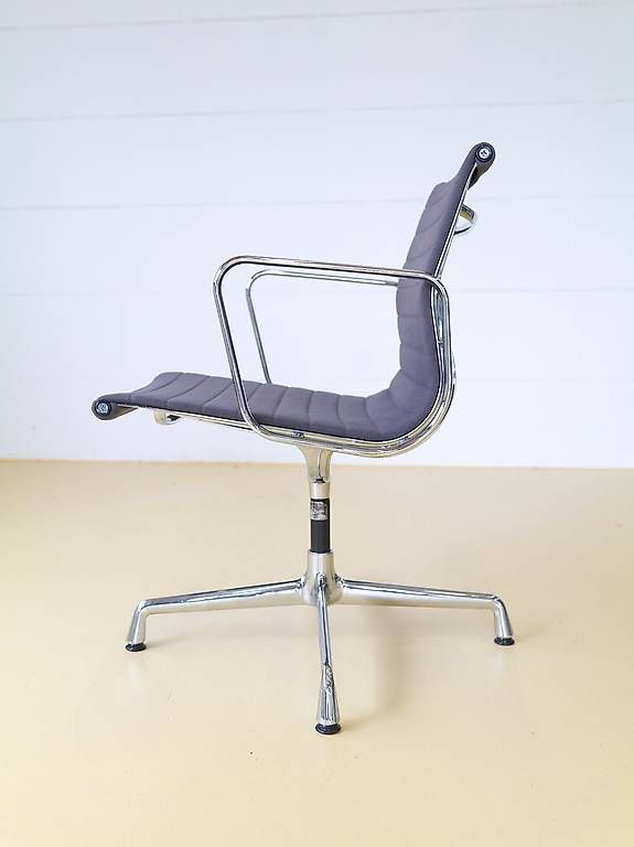 Chaises: Vitra Eames Stühle EA108, Stoff & drehbar – D'occasion à Meinisberg par atelier_TILIJA 4