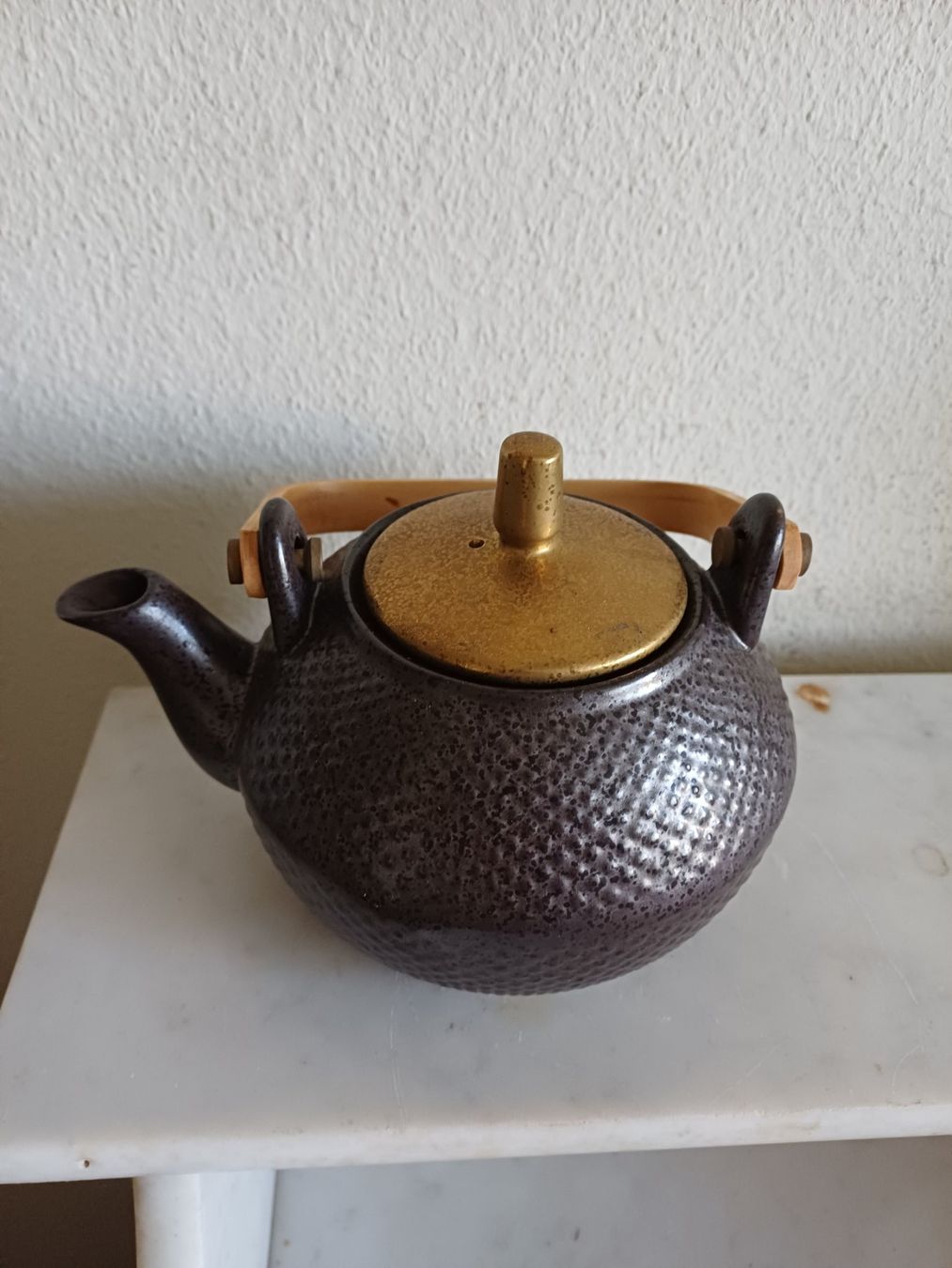 Teiere: Teekanne schwarz-gold mit Bambusgriff – Usato da Marly venduto da Rolmax 1