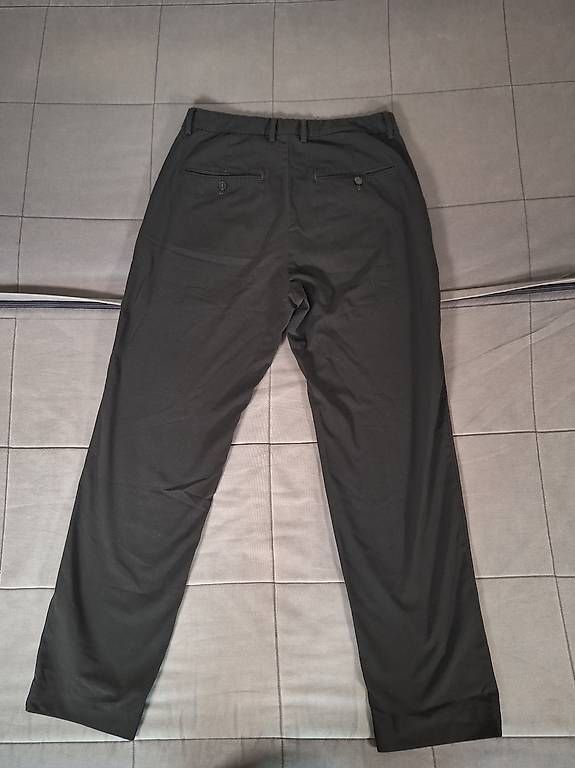 Pantalons: H&M black regular fit pants – D'occasion à Kriens par Jeremyt05 1