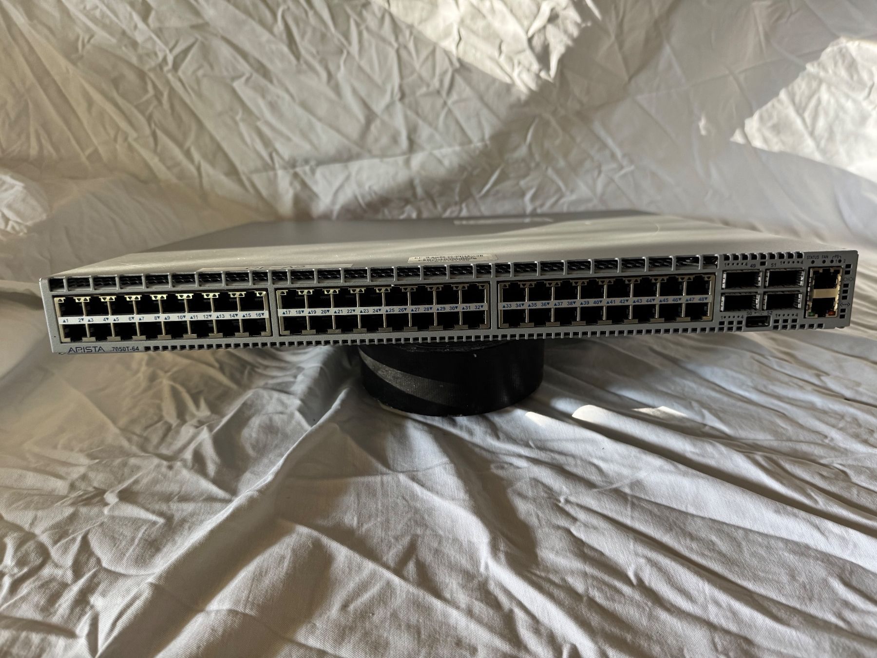 Hub & Switch: Arista Switch 7050T-64 – Usato da Steffisburg venduto da BOT-42