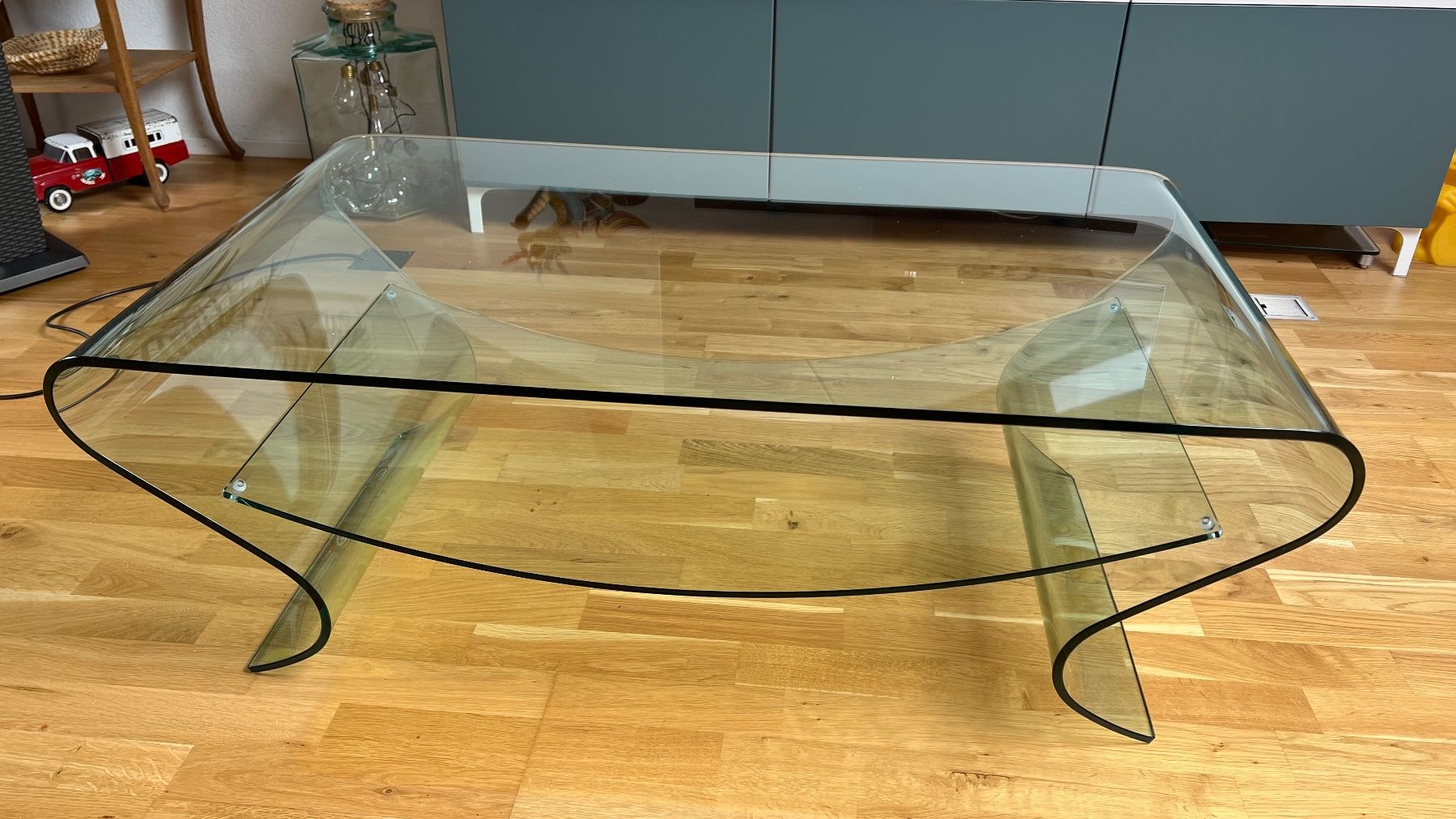 Pfister Tische: Klubtisch – Gebraucht aus Basel von pet_xk62 1