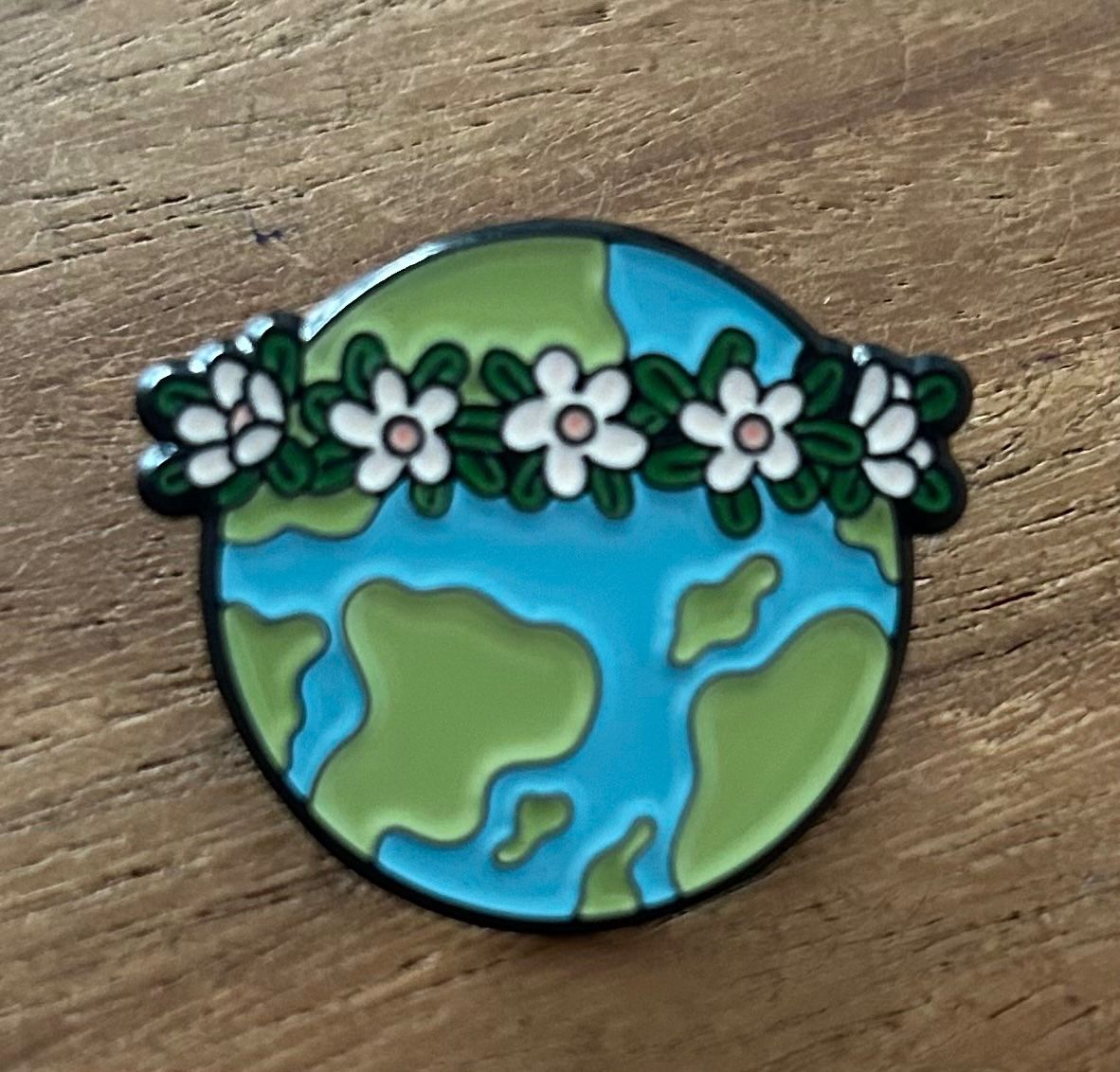 Placchette & Badge: Pin Erde Blumen – Nuovo e nell'imballaggio originale da Geneve venduto da vane267