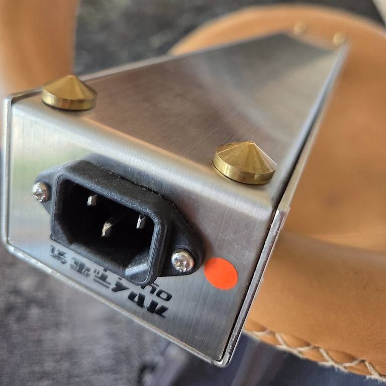 Alimentazione elettrica: Barrette secteur Oyaide MTS-6e – Usato da La Chaux-de-Fonds venduto da Tayoo 2