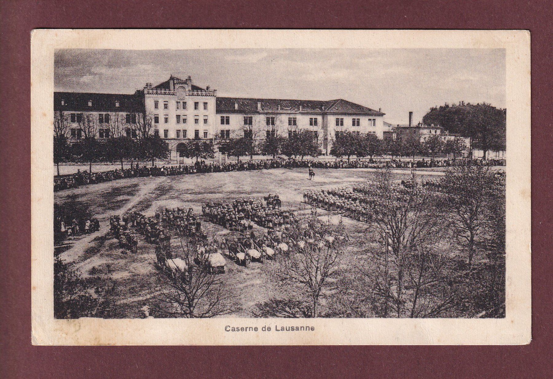 Cartoline postali: LAUSANNE - Caserne - Exercices - 1928 – Usato da Pully venduto da nicecards