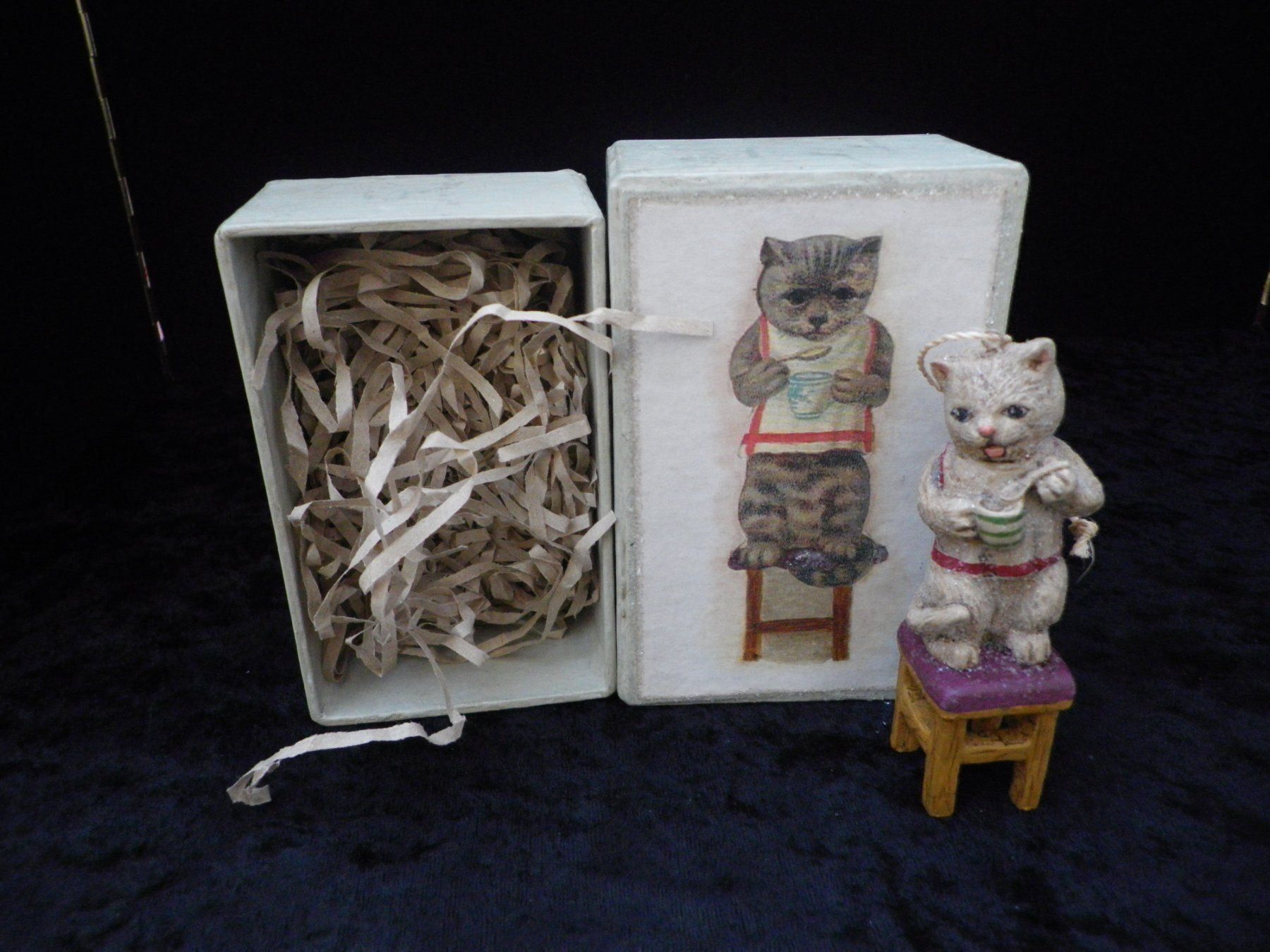 Statuette: Sammlerstück Katze auf Stuhl – Usato da Reinach BL venduto da Annodomini 1