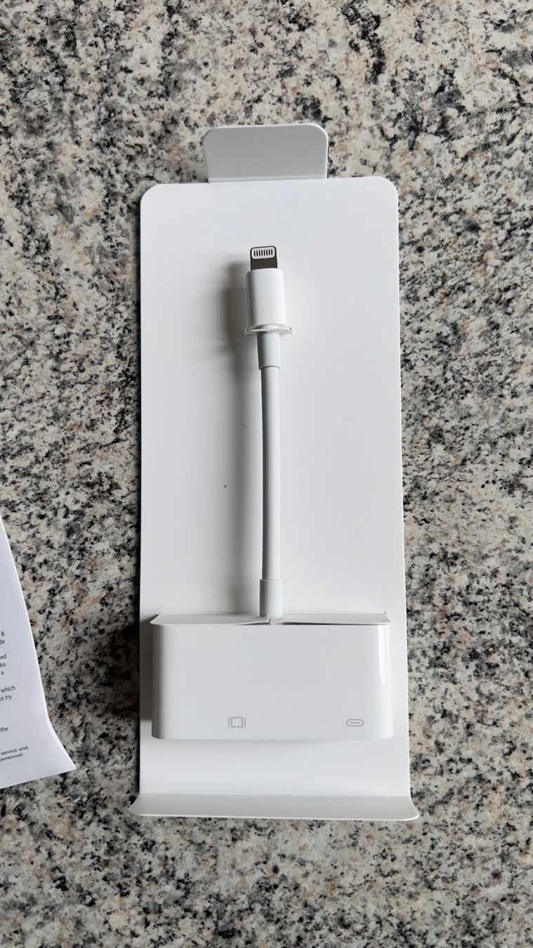 Apple Unità & Adattatore: Apple Lightning auf VGA Adapter – Usato da Winterthur venduto da mat_q5d5 2