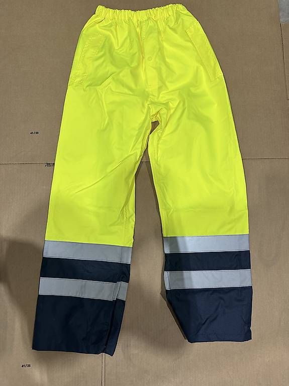 Pantaloni: Neu: Warnschutzregenhosen Gr. L – Nuovo e nell'imballaggio originale da Oberhasli venduto da alexandrawuerzburger