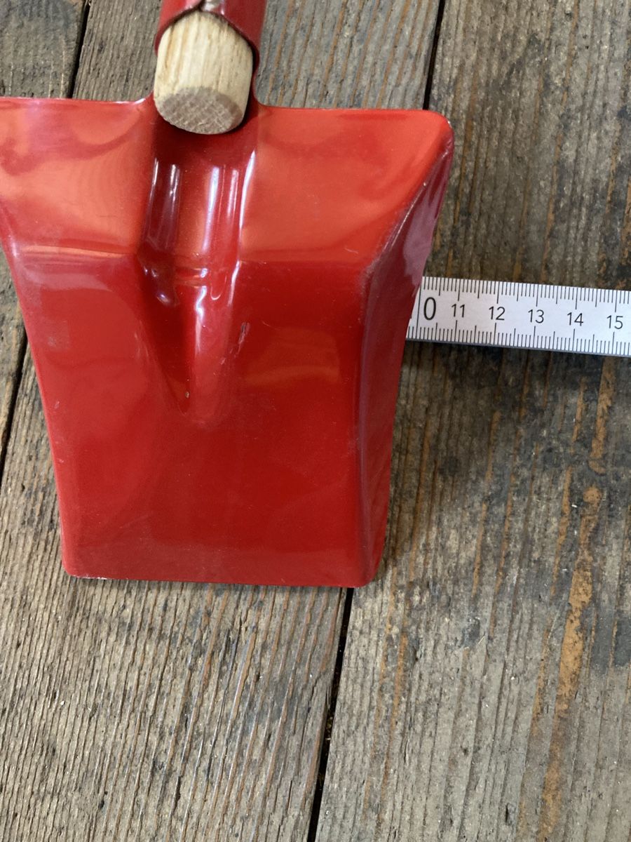 Spielzeuge: Kinderschaufel Spielplatz 70cm Rot – Neu und originalverpackt aus Aarwangen von to-hirschi 3