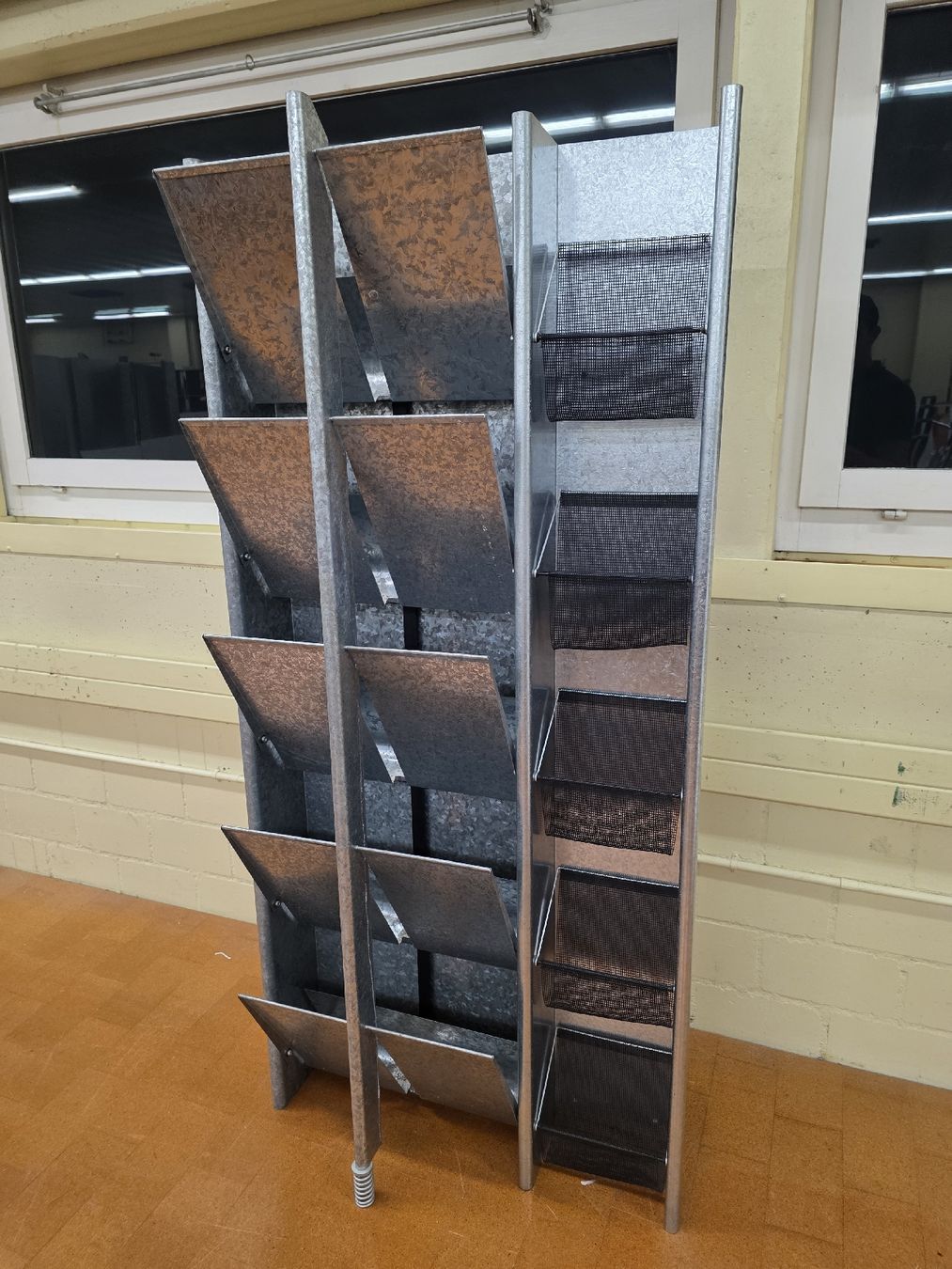 Lehni Armadi: Designer Schuhkippe Lehni mit Netzcontainer  – Usato da Lichtensteig venduto da Usedinstorecom 3