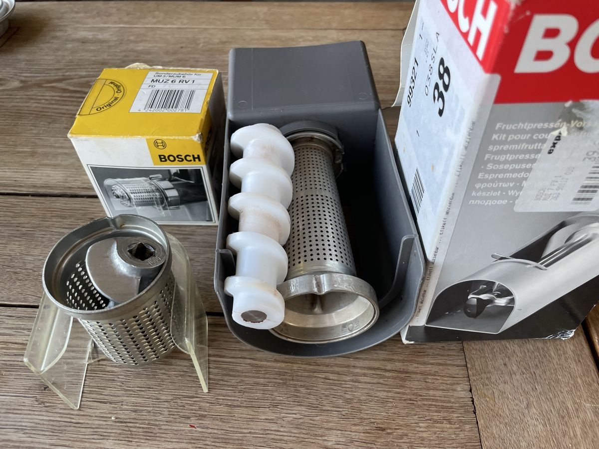 Bosch Elettrodomestici da cucina: BOSCH  -neuzeit- UniversalKüchenmaschine – Usato da Bern venduto da rit_d25b 5