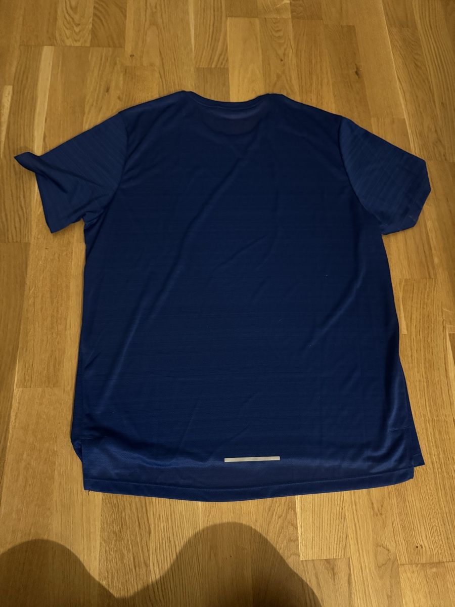 Nike T-Shirts: Nike Trainings T-Shirt – Gebraucht aus Bern von akl_sy9s 2