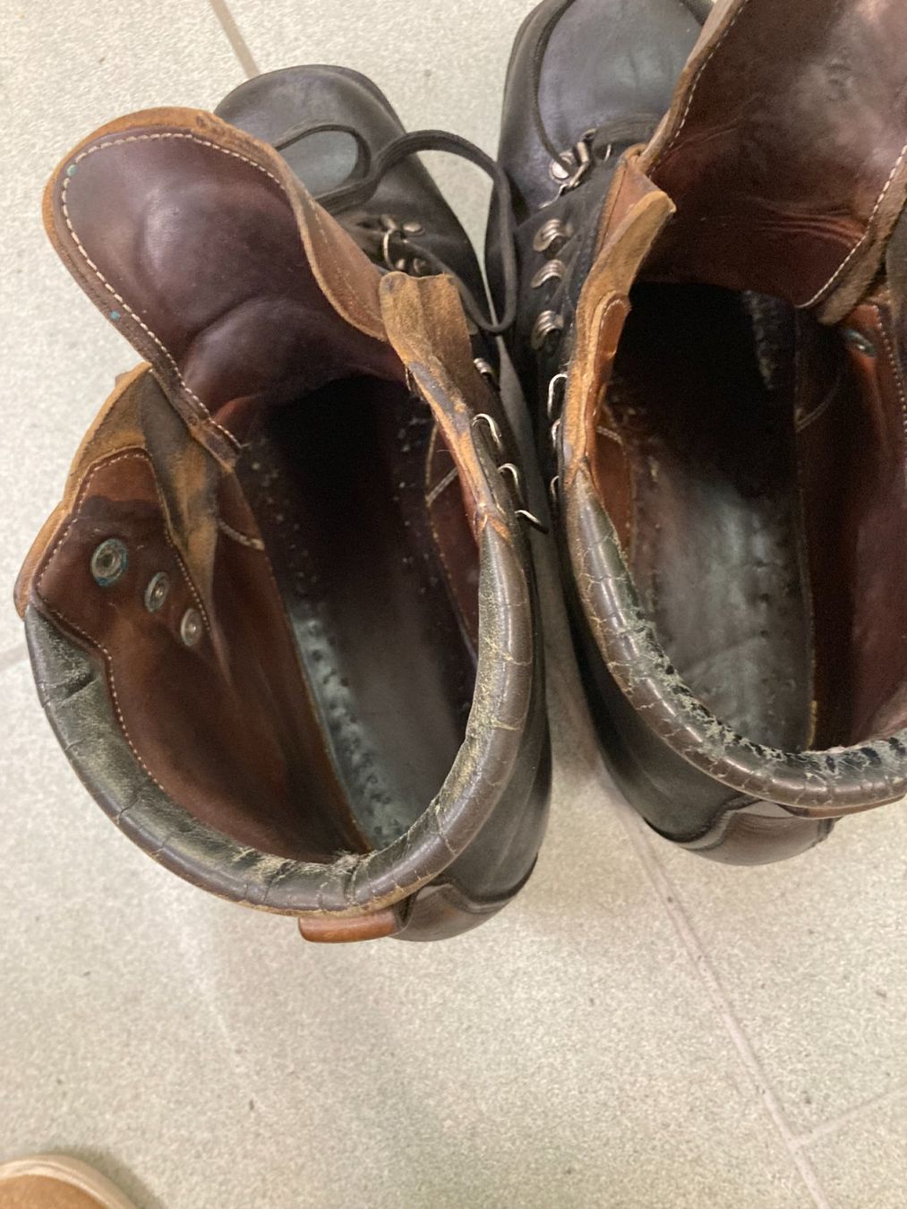 Schweizer Armee Scarpe da uomo: Militär Gebirgsschuhe – Usato da kloten venduto da Goodding 1