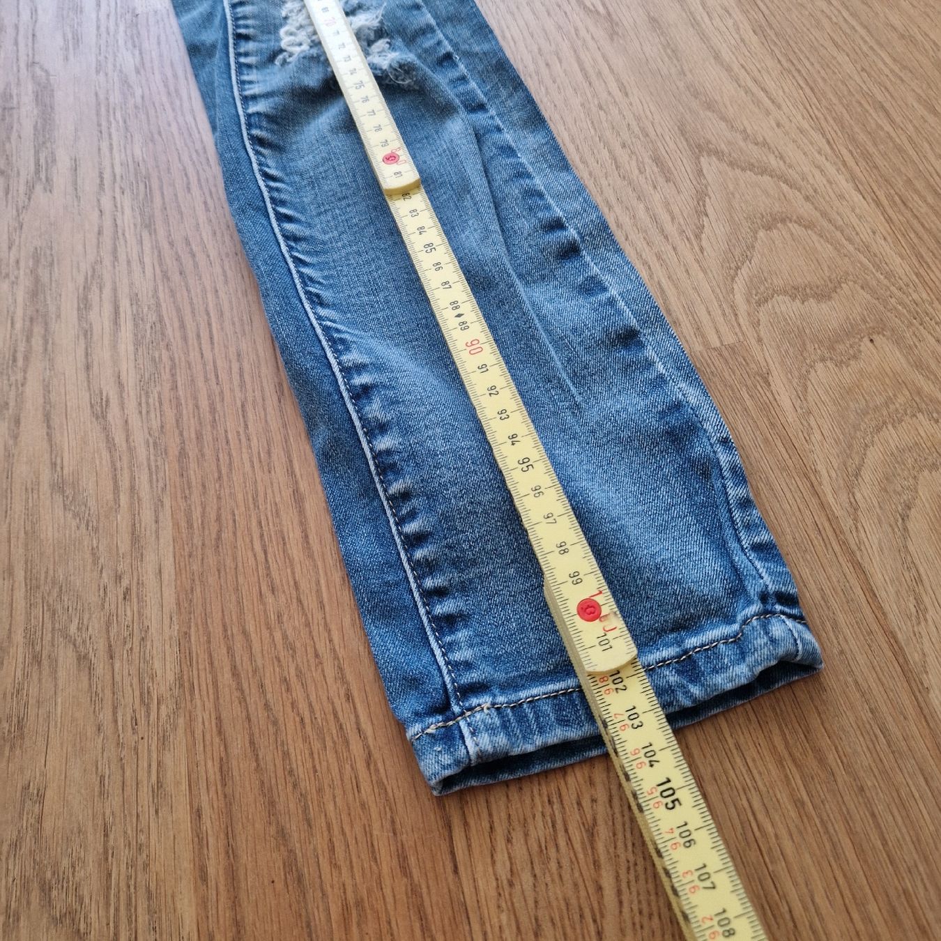 Jeans: Coole destroyed Jeans mit Spitze, Grösse S – Nuovo (secondo la descrizione) da Nendeln venduto da witr_gliabt 2