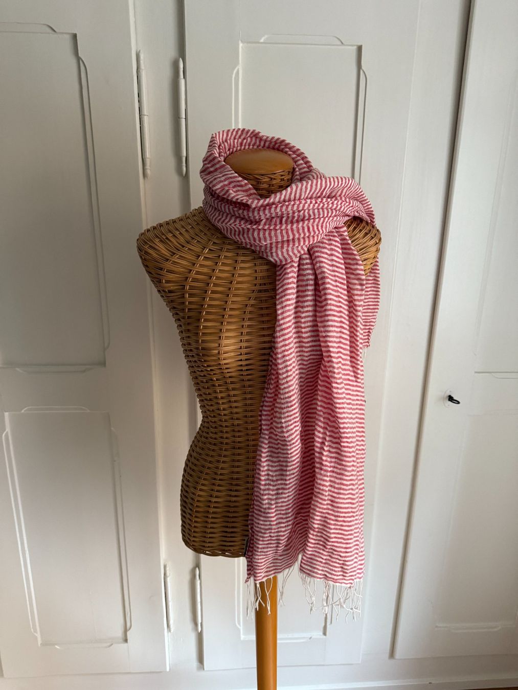 Foulards & écharpes: WOOLRICH - Schal rot-weiss gestreift – D'occasion à Zürich par Diazaio 1