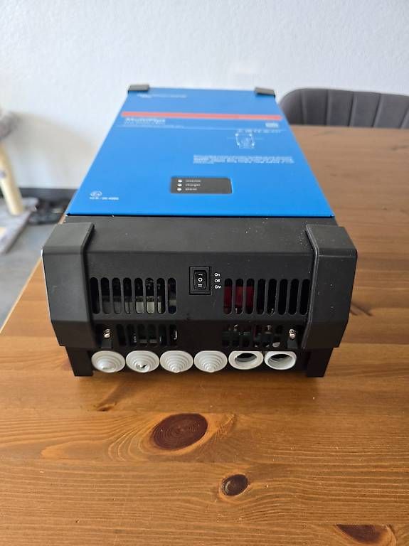 Victron Convertisseurs: Convertisseur-Chargeur Victro Energy MultiPlus 12/2000/80-32 – D'occasion à Romanel-s-Lausanne par alex.lapoudre 1