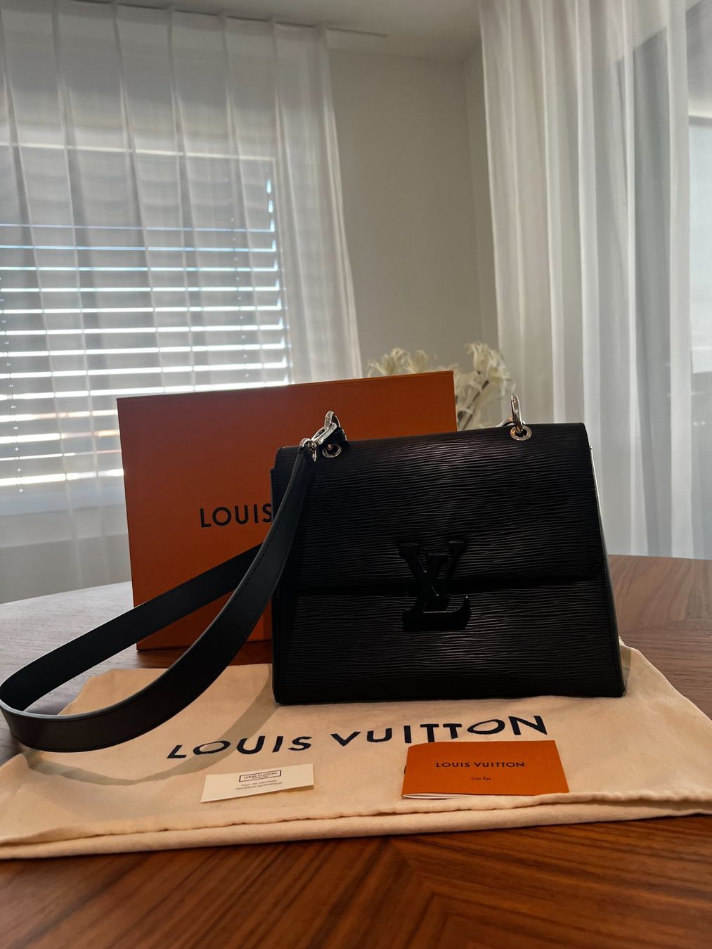 Louis Vuitton Taschen für Damen: Handtasche Louis Vuitton "Grenelle Cuir Noir" Medium – Neu (gemäss Beschreibung) aus Obfelden von running_mike 2