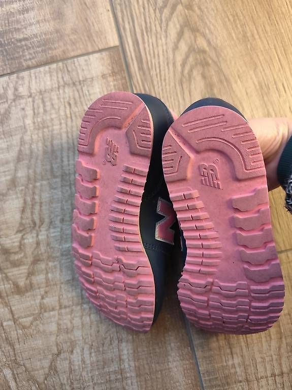 New Balance Scarpe per ragazze: New balance Grösse 33 – Usato da Nunningen venduto da DanteXF 2