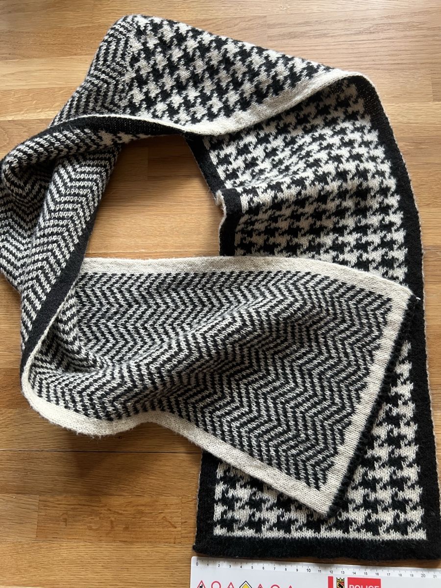 Foulard & Sciarpe: Schal – Nuovo (secondo la descrizione) da Bern venduto da lea_wf9x 1