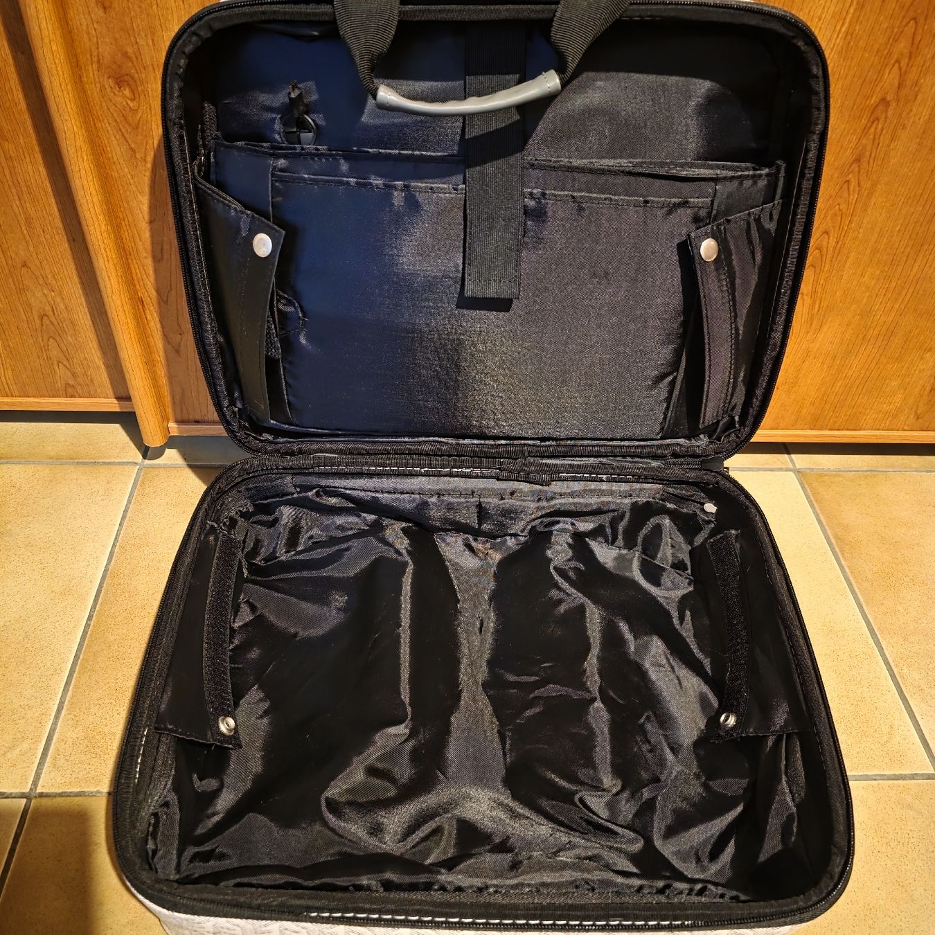 Sonstiges zu Aviatik: Trolley Guess bianco/grigio – Neu (gemäss Beschreibung) aus Rancate von sarah357 2