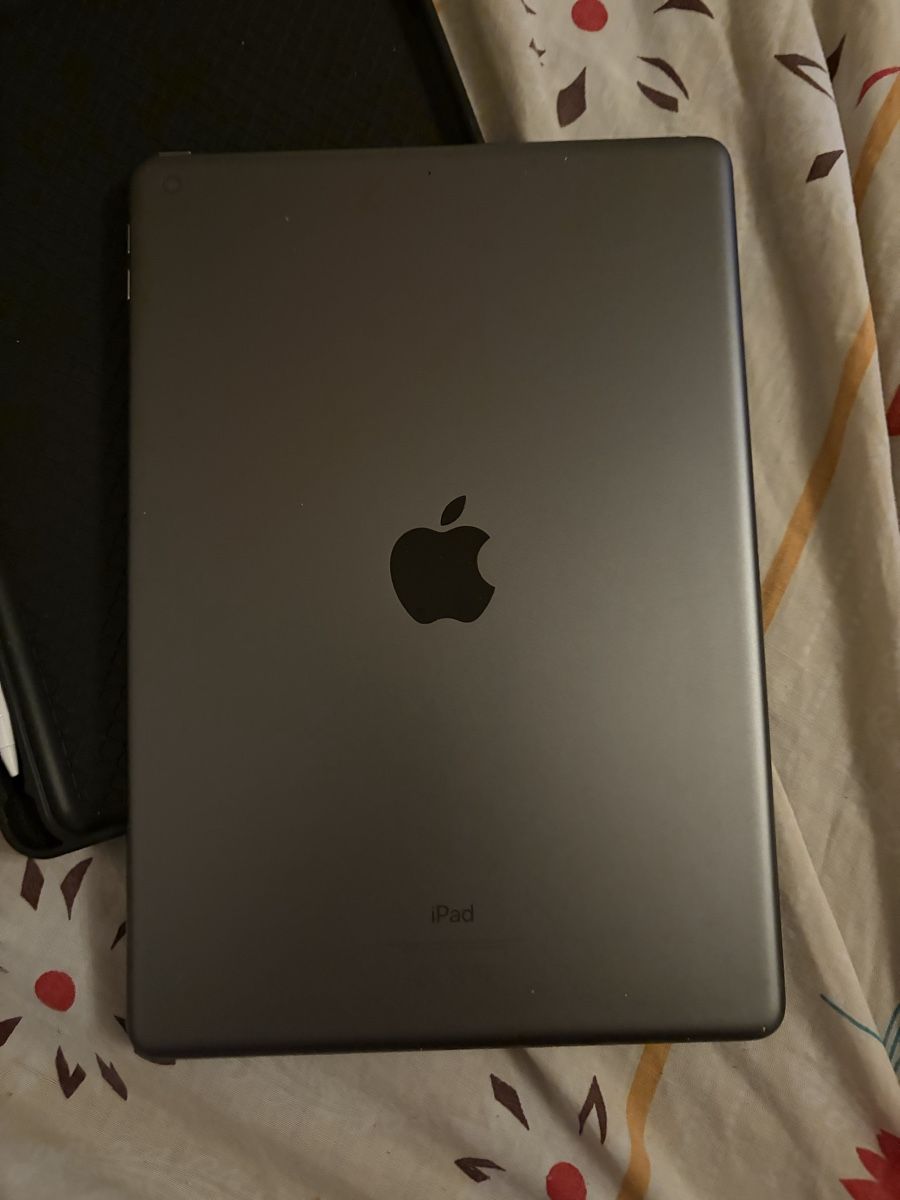 Apple Tablet PC: iPad 7th Gen 32GB Grey with Keyboard Case + Stylus – Usato da Genève venduto da jul_2fzv 6