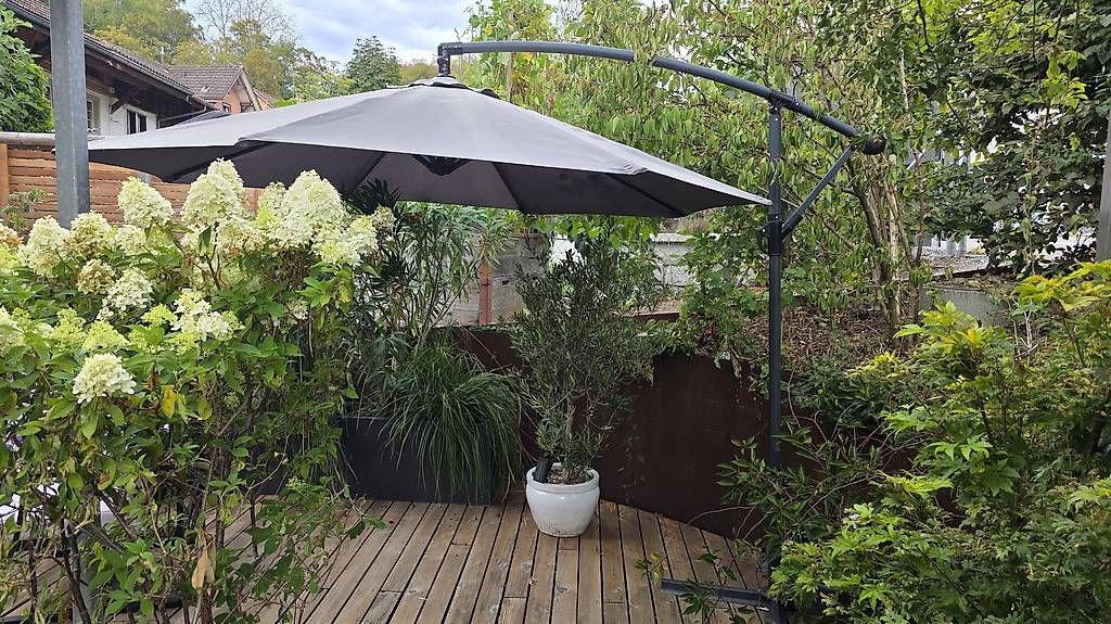 Sonnenschirme: Sonnenschirm mit Fuss – Gebraucht aus Wetzikon ZH von Bonsai1990 2