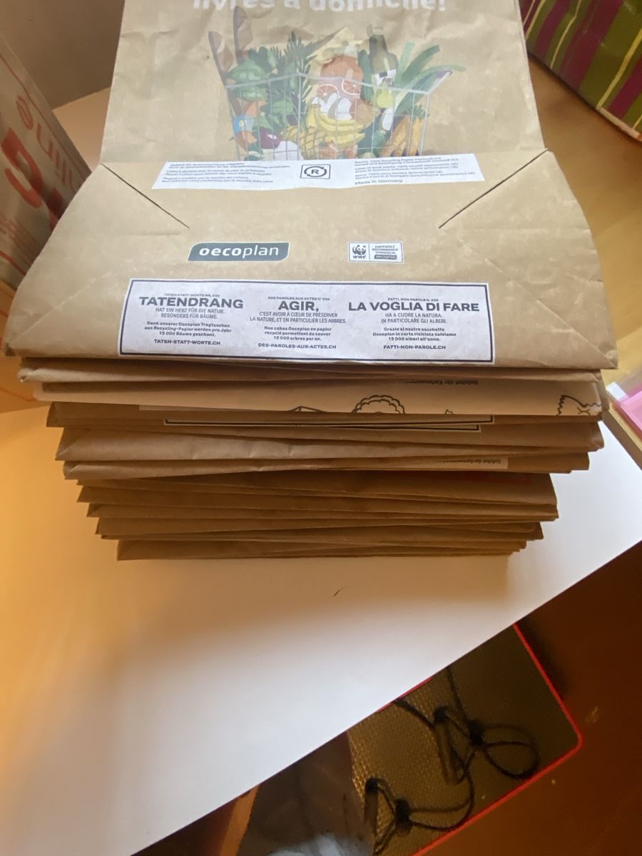 Coop Taschen: 38 Papiersecke von Coop & Migr – Gebraucht aus Herzogenbuchsee von ameise02 1