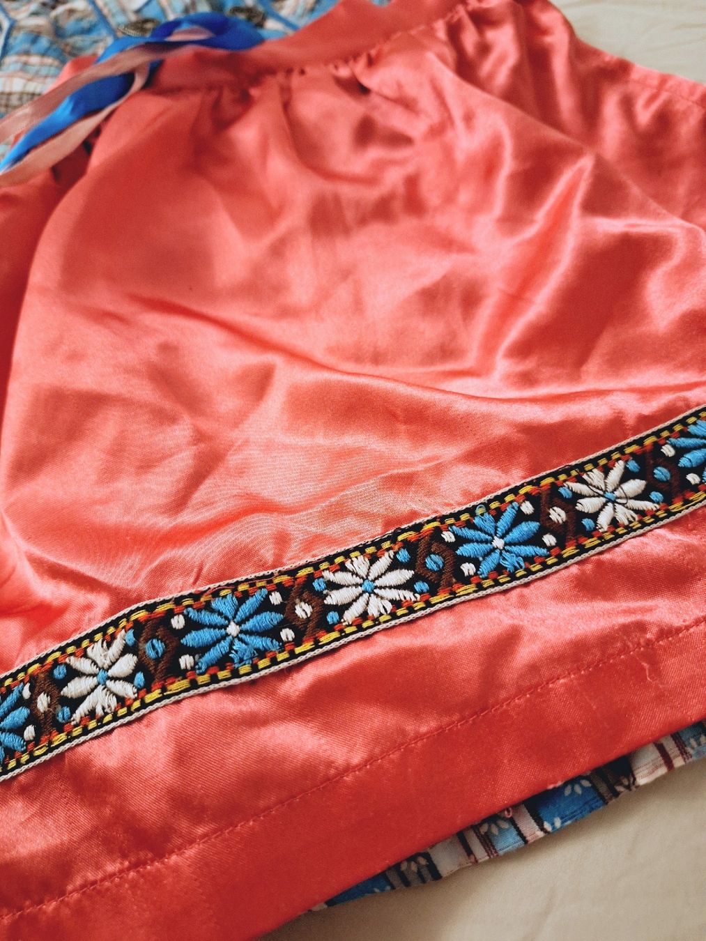 Costumi: Baby Dirndl + Blouse (gr. 86/92) – Usato da Volketswil venduto da LisaSch1 3