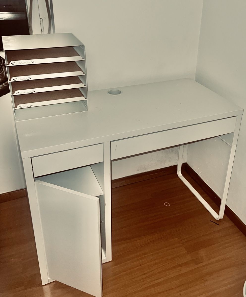 Ikea Scrivanie: Bureau IKEA – Usato da Lausanne venduto da mel_bvl2