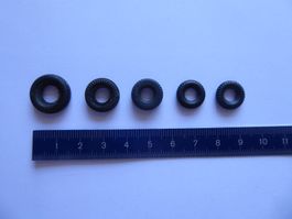 5 Reifen, 12,5 bis 16,0mm, für Modellautos ca. 1:43
