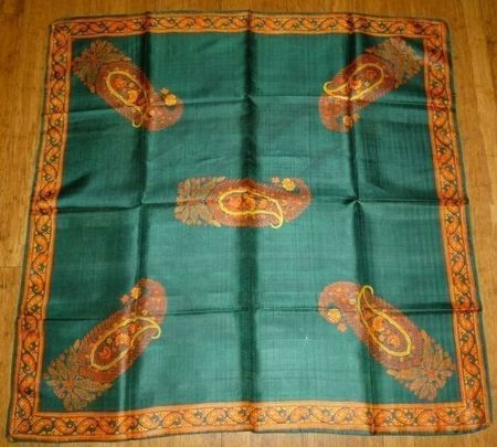 Schöner Schal / Foulard aus 100% Seide Made in India
