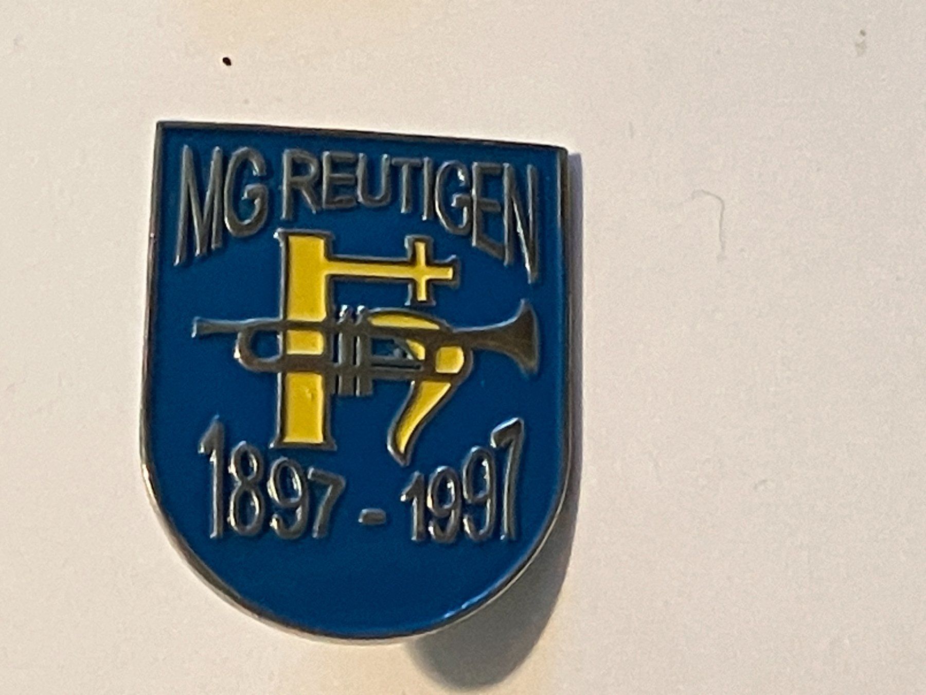 Plaketten & Abzeichen: 1 Pin Musikgesellschadt Reutigen – Gebraucht aus Basel von djwwpp