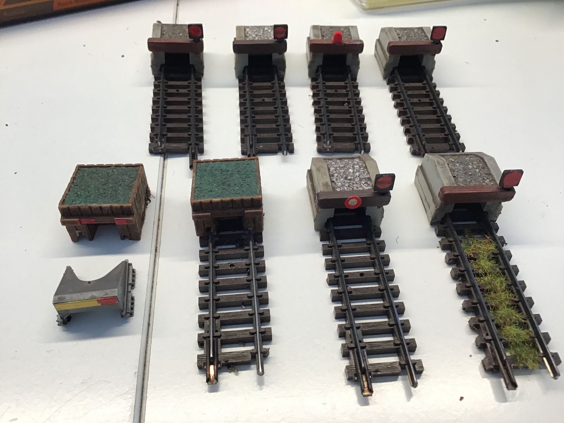 Arnold Modellini di ferrovie: ARNOLD 9 PRELLBÖCKE SPUR N – Usato da Männedorf venduto da Spezial-Modelle