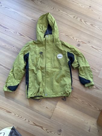 Regenjacke olivgrün Gr. 140, top Zustand!