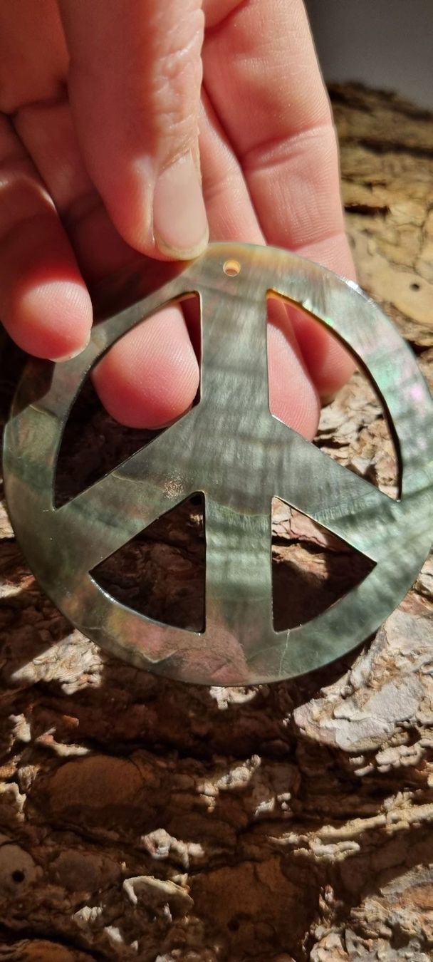 Ciondoli: Grosses "PEACE" Amulett, aus Perlmutt – Nuovo e nell'imballaggio originale da Gattikon venduto da myartshop 2